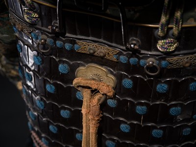 Lot 91 - SAOTOME: AN IMPRESSIVE OKEGAWA NIMAI-DO GUSOKU (TWO-PIECE CUIRASS ARMOR) AND SUJIBACHI KABUTO, WITH NKBKHK KOSHU TOKUBETSU KICHO (ESPECIALLY IMPORTANT) SHIRYO CERTIFICATE