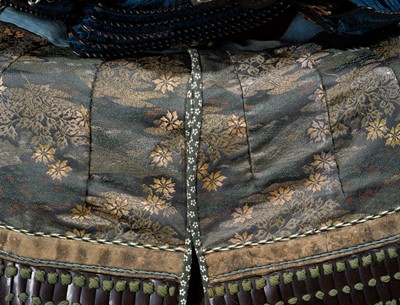 Lot 91 - SAOTOME: AN IMPRESSIVE OKEGAWA NIMAI-DO GUSOKU (TWO-PIECE CUIRASS ARMOR) AND SUJIBACHI KABUTO, WITH NKBKHK KOSHU TOKUBETSU KICHO (ESPECIALLY IMPORTANT) SHIRYO CERTIFICATE