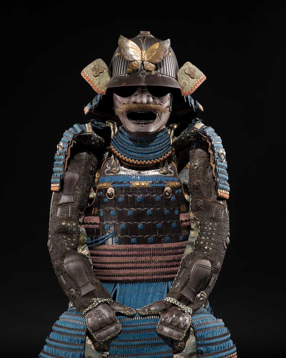 Lot 91 - SAOTOME: AN IMPRESSIVE OKEGAWA NIMAI-DO GUSOKU (TWO-PIECE CUIRASS ARMOR) AND SUJIBACHI KABUTO, WITH NKBKHK KOSHU TOKUBETSU KICHO (ESPECIALLY IMPORTANT) SHIRYO CERTIFICATE