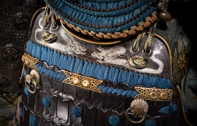 Lot 91 - SAOTOME: AN IMPRESSIVE OKEGAWA NIMAI-DO GUSOKU (TWO-PIECE CUIRASS ARMOR) AND SUJIBACHI KABUTO, WITH NKBKHK KOSHU TOKUBETSU KICHO (ESPECIALLY IMPORTANT) SHIRYO CERTIFICATE
