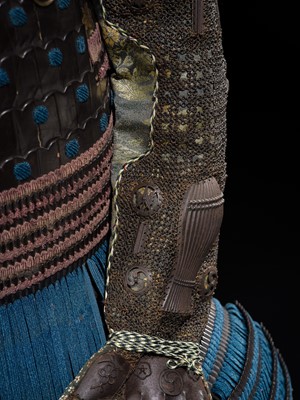 Lot 91 - SAOTOME: AN IMPRESSIVE OKEGAWA NIMAI-DO GUSOKU (TWO-PIECE CUIRASS ARMOR) AND SUJIBACHI KABUTO, WITH NKBKHK KOSHU TOKUBETSU KICHO (ESPECIALLY IMPORTANT) SHIRYO CERTIFICATE