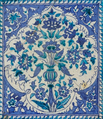 Lot 374 - A BLUE AND WHITE IZNIK POTTERY TILE, OTTOMAN TURKEY, 16TH-17TH CENTURY