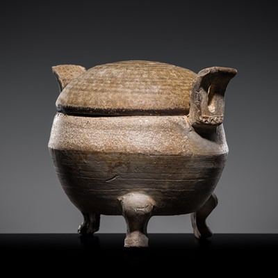 Lot 235 - AN ASH-GLAZED ‘PROTO-PORCELAIN’ RITUAL FOOD VESSEL AND COVER, DING, WARRING STATES TO WESTERN HAN DYNASTY