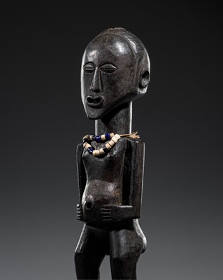 Lot 533 - A NSAPO WOOD POWER FIGURE, LATE 19TH-EARLY 20TH CENTURY