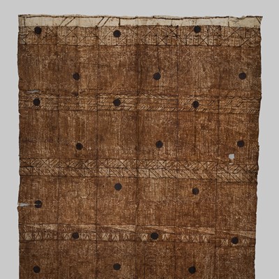 Lot 526 - A VERY LARGE (365 CM) PAINTED BARK CLOTH, TAPA, SAMOA, FIRST THIRD OF 20TH CENTURY