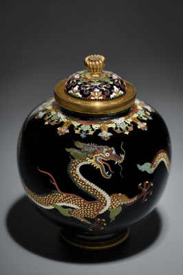 Lot 143 - NAMIKAWA YASUYUKI: A MAGNIFICENT BLACK-GROUND CLOISONNÉ ENAMEL ‘WRITHING DRAGONS’ SPHERICAL JAR AND COVER