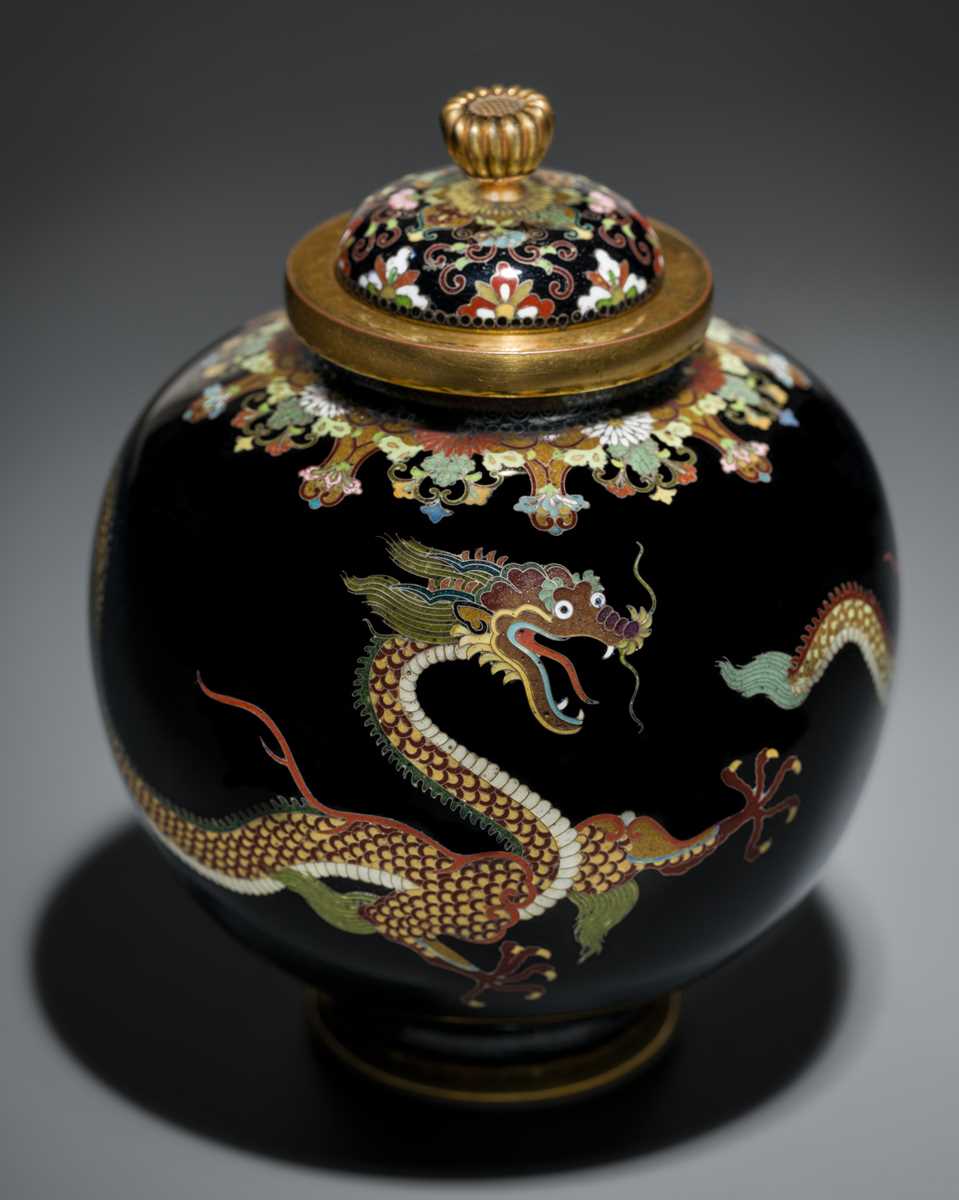 Lot 143 - NAMIKAWA YASUYUKI: A MAGNIFICENT BLACK-GROUND CLOISONNÉ ENAMEL ‘WRITHING DRAGONS’ SPHERICAL JAR AND COVER