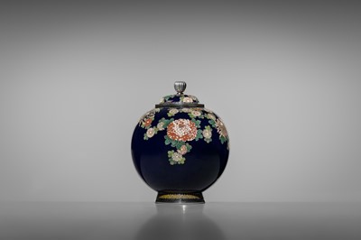 Lot 144 - NAMIKAWA YASUYUKI: A SUPERB MIDNIGHT-BLUE GROUND CLOISONNÉ ENAMEL ‘BLOSSOMING CHRYSANTHEMUMS’ SPHERICAL JAR AND COVER