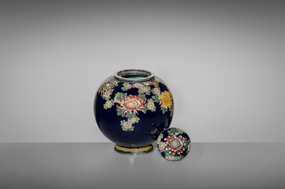 Lot 144 - NAMIKAWA YASUYUKI: A SUPERB MIDNIGHT-BLUE GROUND CLOISONNÉ ENAMEL ‘BLOSSOMING CHRYSANTHEMUMS’ SPHERICAL JAR AND COVER