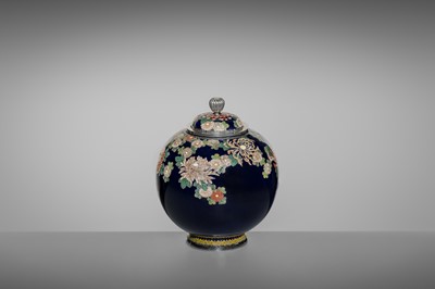 Lot 144 - NAMIKAWA YASUYUKI: A SUPERB MIDNIGHT-BLUE GROUND CLOISONNÉ ENAMEL ‘BLOSSOMING CHRYSANTHEMUMS’ SPHERICAL JAR AND COVER