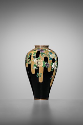 Lot 145 - NAMIKAWA YASUYUKI: A SUPERB BLACK-GROUND CLOISONNÉ ENAMEL ‘BLOSSOMING CHRYSANTHEMUMS' VASE