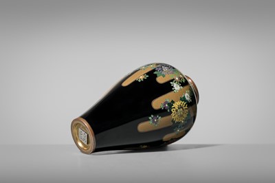 Lot 145 - NAMIKAWA YASUYUKI: A SUPERB BLACK-GROUND CLOISONNÉ ENAMEL ‘BLOSSOMING CHRYSANTHEMUMS' VASE