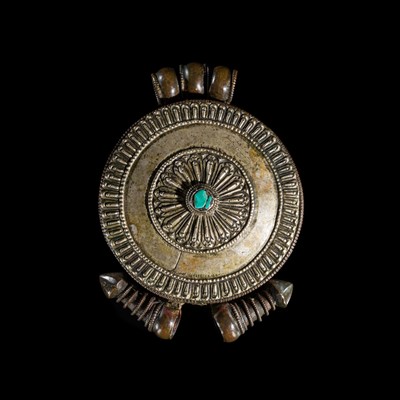 Lot 22 - A TURQUOISE-INLAID SILVER-MOUNTED COPPER AMULET BOX AND COVER, GAU, 18TH-19TH CENTURY