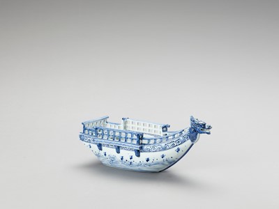 Lot 457 - A BLUE AND WHITE HIRADO PORCELAIN DRAGON HEAD SHIP