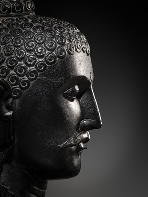 Lot 325 - A RARE AND MONUMENTAL BLACK STONE HEAD OF BUDDHA, EARLY PALA PERIOD, CIRCA 7TH-8TH CENTURY