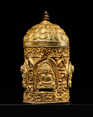 Lot 416 - A VERY RARE 17K GOLD REPOUSSÉ ‘FOUR BUDDHAS’ RELIQUARY STUPA, ANCIENT REGION OF GANDHARA