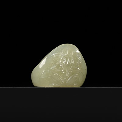Lot 349 - A FINE MUGHAL PALE GREEN JADE ARCHER’S RING, 18TH CENTURY