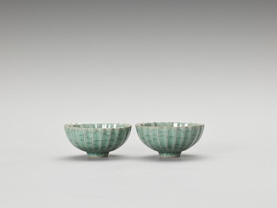 Lot 712 - A PAIR OF GE-STYLE LOBED BOWLS, LATE QING TO REPUBLIC