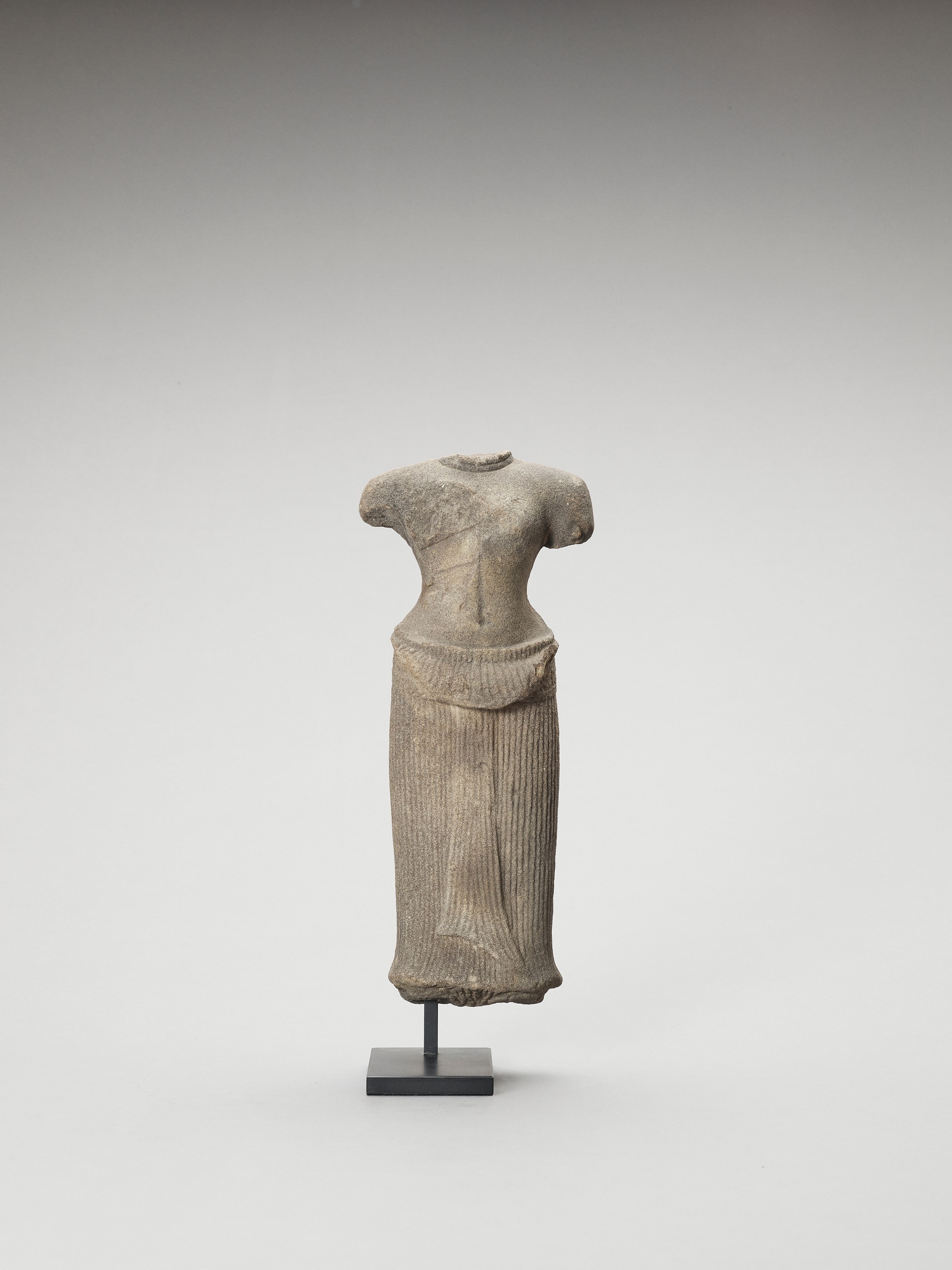 Angkor 女神石像 Sambuor Prei Kuk 19世紀 1800年代 Angkor 女神石像 Sambuor Prei Kuk 19世紀 1800年代 - メルカリ