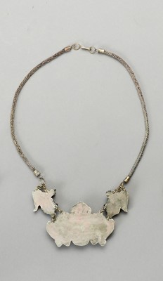 Lot 893 - A SILVER-PLATED METAL AND TURQUOISE NECKLACE