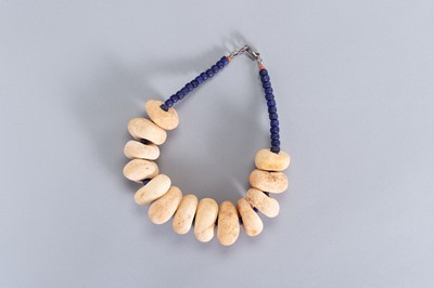 Lot 596 - AN IMPRESSIVE AND HEAVY SAHARA DESERT AND GLASS BEADS NECKLACE