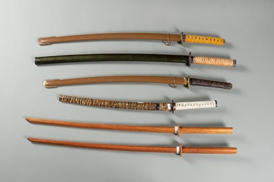 Lot 24 - A GROUP OF TEN SWORDS