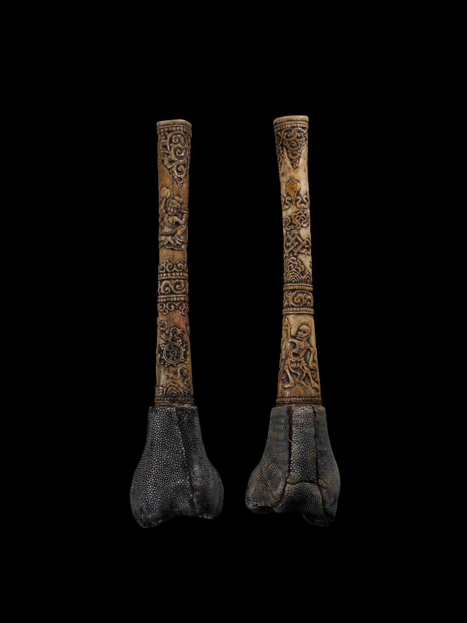 Lot 254 - A PAIR OF CARVED LEG BONE TRUMPETS, KANGLING,