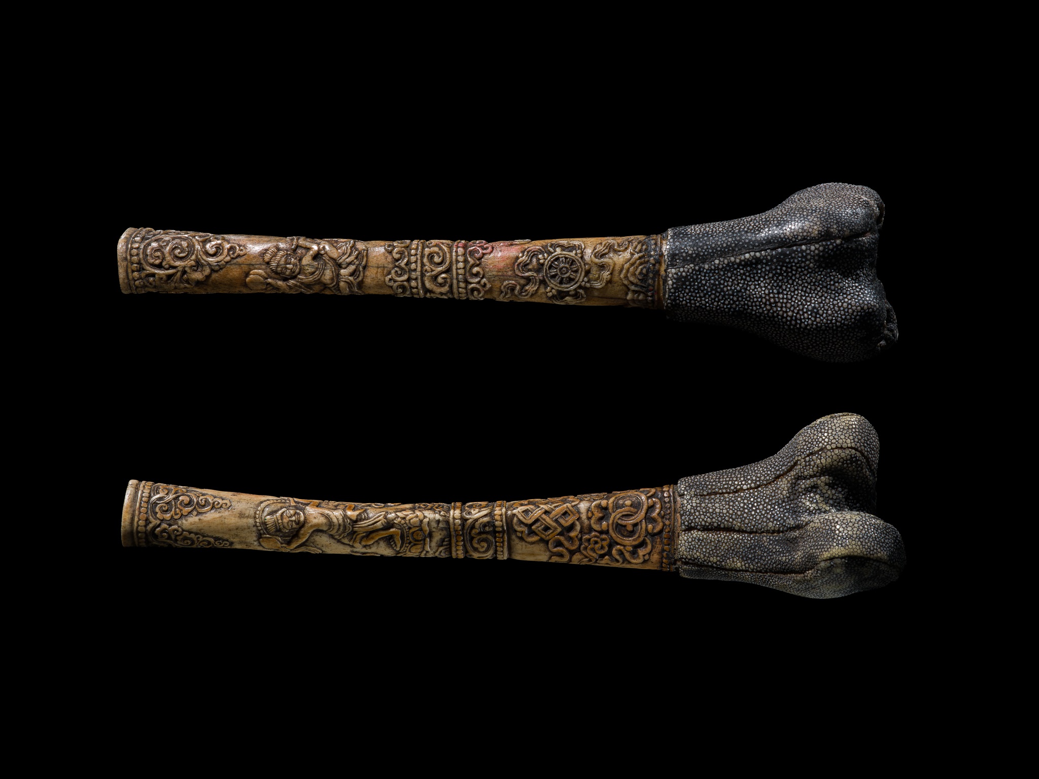 Lot 254 - A PAIR OF CARVED LEG BONE TRUMPETS, KANGLING,