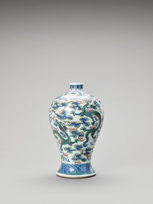 Lot 684 - A DOUCAI MEIPING VASE