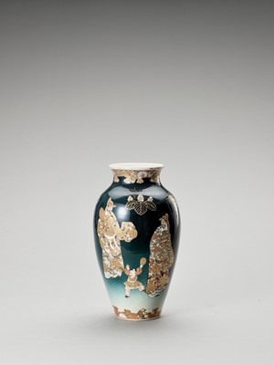 Lot 454 - A LARGE PAINTED KUTANI VASE