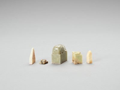 Lot 154 - THREE SOAPSTONE AND TWO JADE SEALS, LATE QING TO REPUBLIC