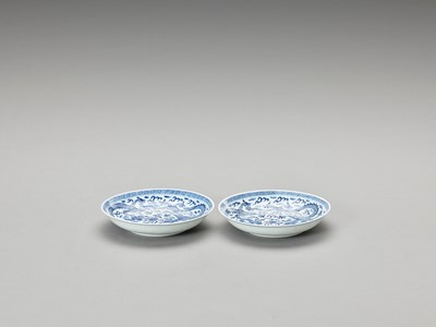 Lot 701 - A PAIR OF BLUE AND WHITE PORCELAIN ‘DRAGONS’ DISHES, LATE QING