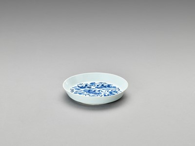 Lot 650 - BLUE AND WHITE PORCELAIN DISH WITH PEKINGESE DOGS