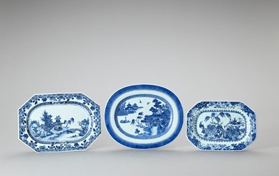 Lot 933 - THREE BLUE AND WHITE PORCELAIN TRAYS, LATE QING TO REPUBLIC