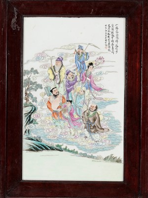 Lot 724 - A PORCELAIN WALL PLAQUE WITH THE EIGHT IMMORTALS