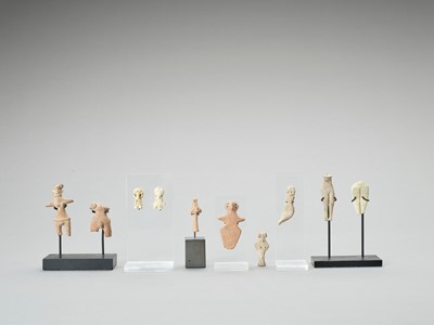 Lot 1155 - A MIXED LOT OF POTTERY IDOLS FROM THE INDUS VALLEY