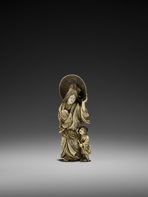 Lot 167 - A FINE IVORY OKIMONO OF A BIJIN WITH HER TWO CHILDREN