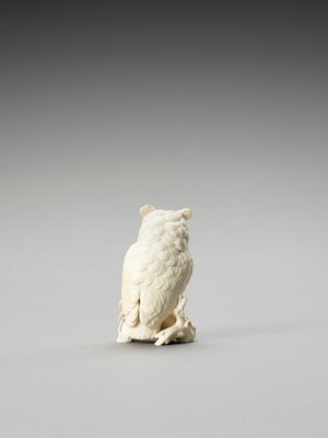 Lot 119 - RYUSAI: AN IVORY OKIMONO OF AN OWL