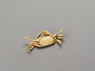 Lot 124 - A RARE AND LARGE ARTICULATED IVORY OKIMONO OF A CRAB