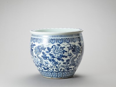Lot 1139 - A LARGE BLUE AND WHITE PORCELAIN ‘DRAGON’ FISHBOWL