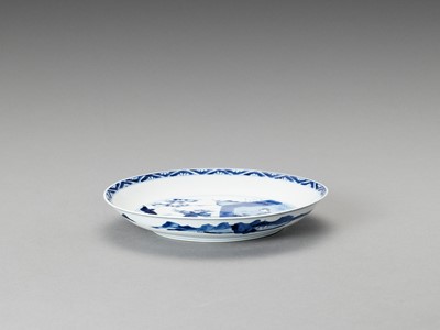Lot 1110 - A BLUE AND WHITE PORCELAIN DISH
