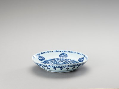 Lot 1112 - A LARGE BLUE AND WHITE PORCELAIN CHARGER