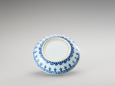 Lot 1112 - A LARGE BLUE AND WHITE PORCELAIN CHARGER