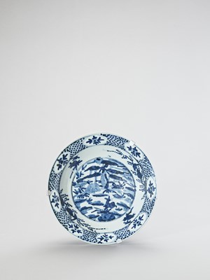 Lot 751 - A LARGE ‘SWATOW’ BLUE AND WHITE PORCELAIN CHARGER
