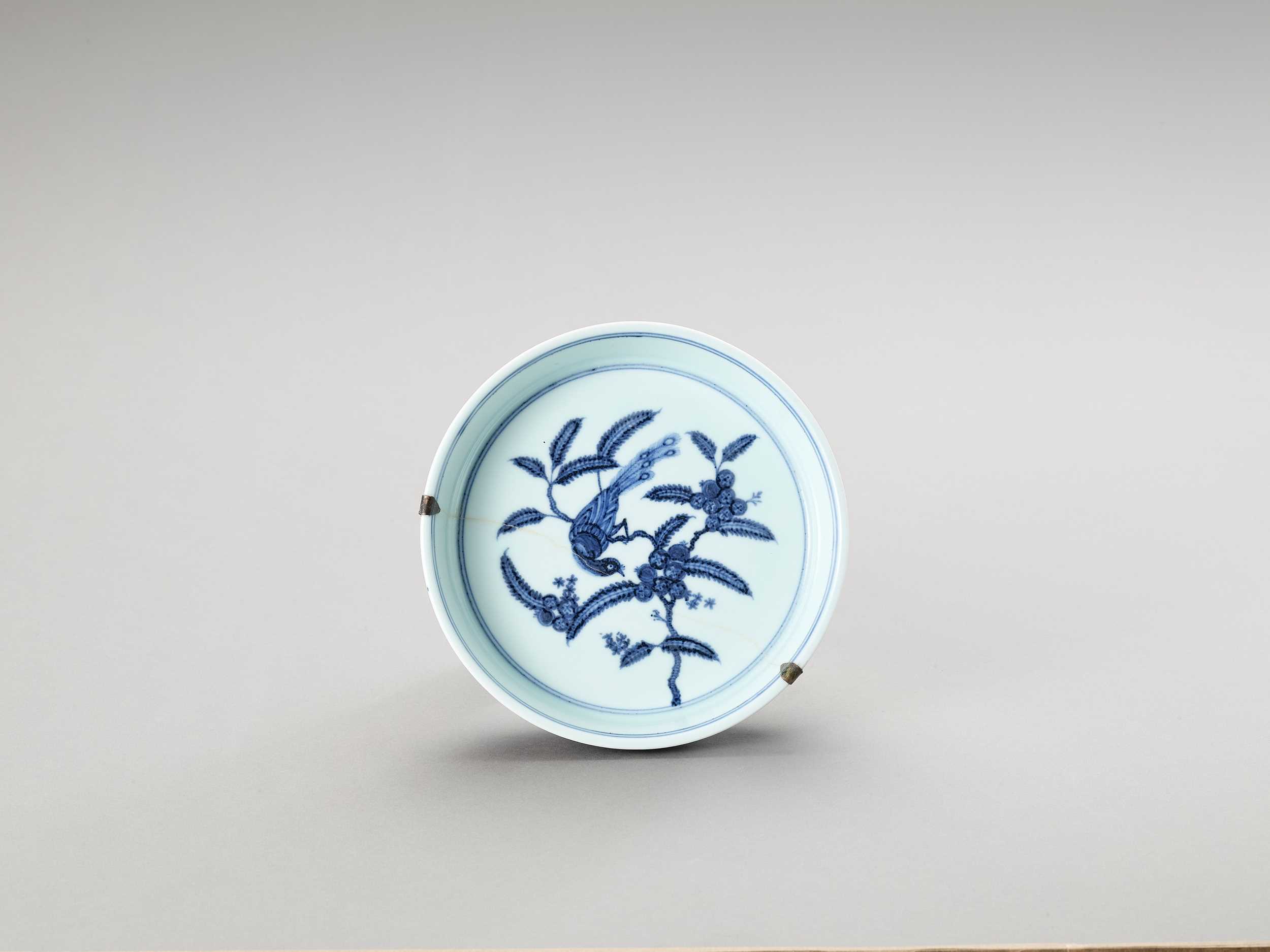 Lot 1146 - A DEP BLUE AND WHITE PORCELAIN PLATE