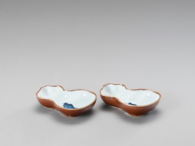 Lot 759 - A PAIR OF GOURD-SHAPED PORCELAIN SAUCERS