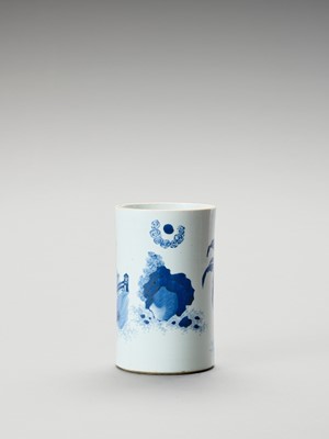 Lot 1153 - A BLUE AND WHITE PORCELAIN BRUSHPOT