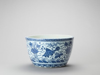 Lot 1142 - A LARGE BLUE AND WHITE PORCELAIN FISHBOWL