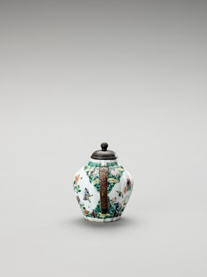 Lot 1121 - A FAMILLE VERTE TEAPOT AND COVER