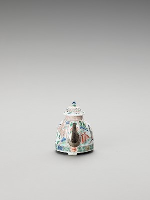 Lot 1119 - A FAMILLE VERTE TEAPOT AND COVER